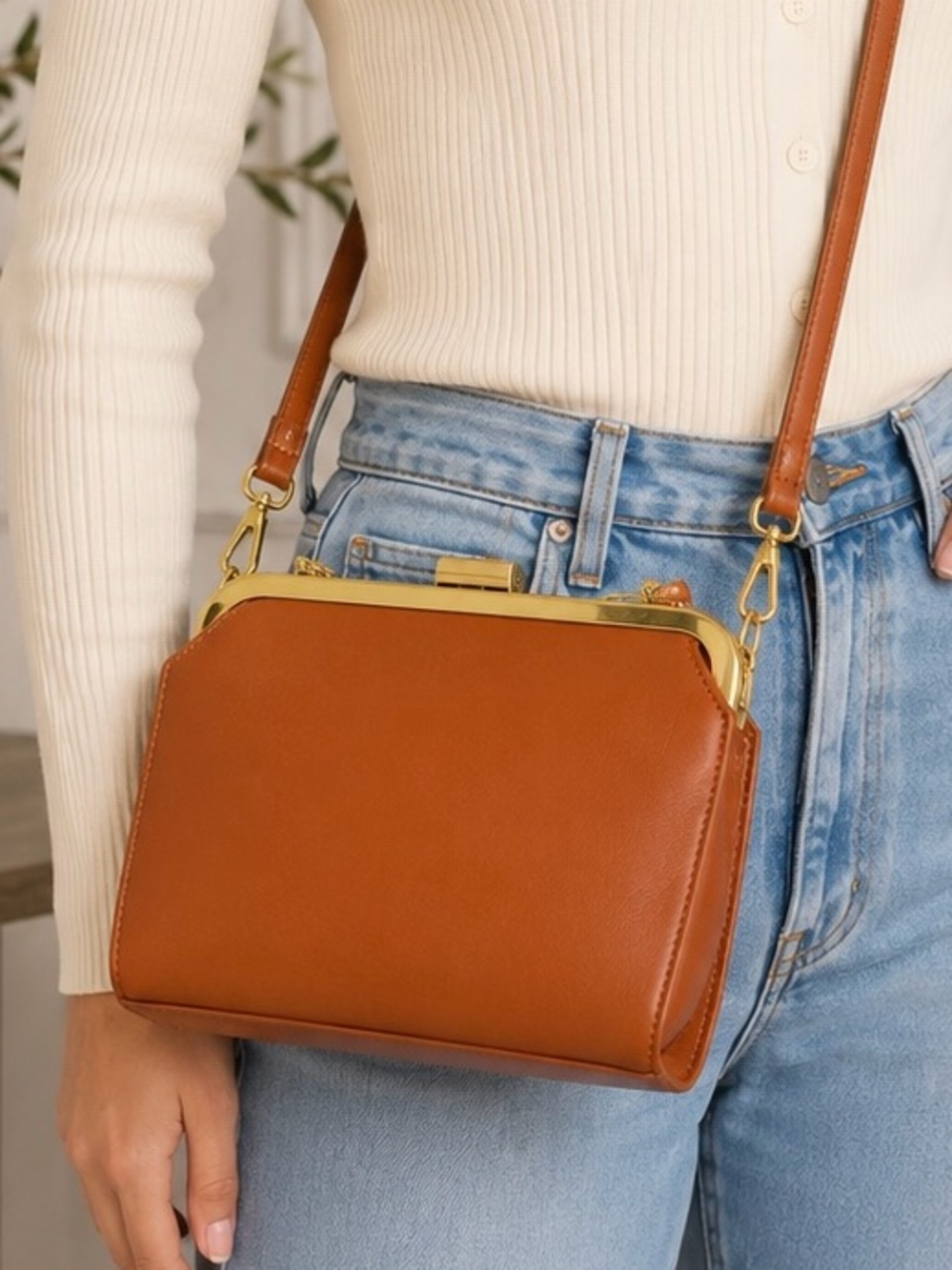 Brown Faux Leather Crossbody Bag Vintage Clasp Classic Everyday Style New
